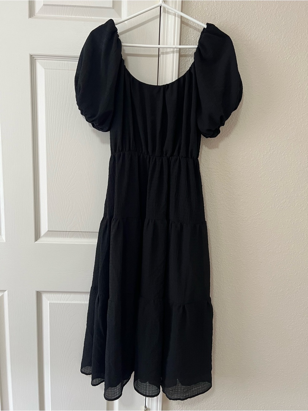 ASTR The Label Black Puff Sleeve Tiered Midi Dress Size Medium